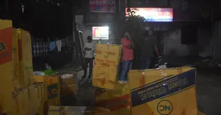 মানিকগঞ্জে মুসক ফাঁকি দিয়ে আনা লাখ টাকার জুতার চালান জব্দ